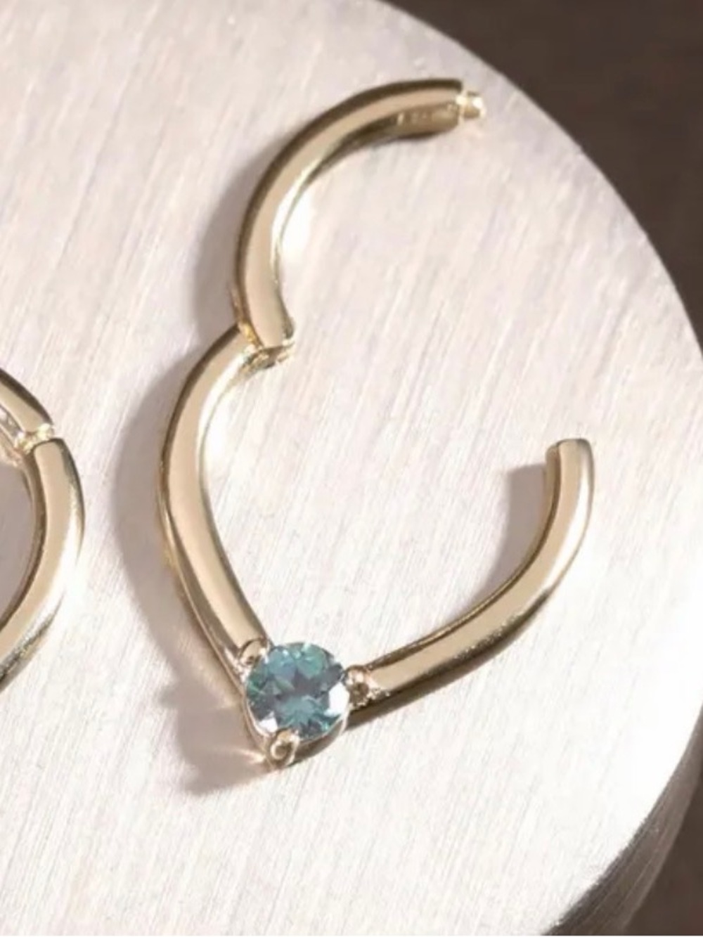 14k Solid Yellow Gold Alexandrite V Shape Clicker.